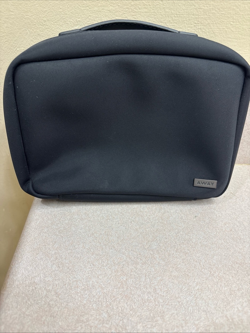 AWAY Toiletry Pouch Travel Bag Dopp Kit Black Cosmetics Makeup Case